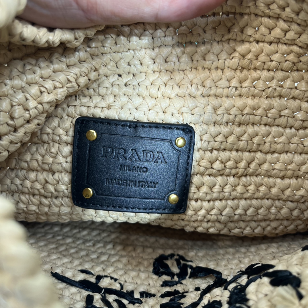 Pra*a crochet bag