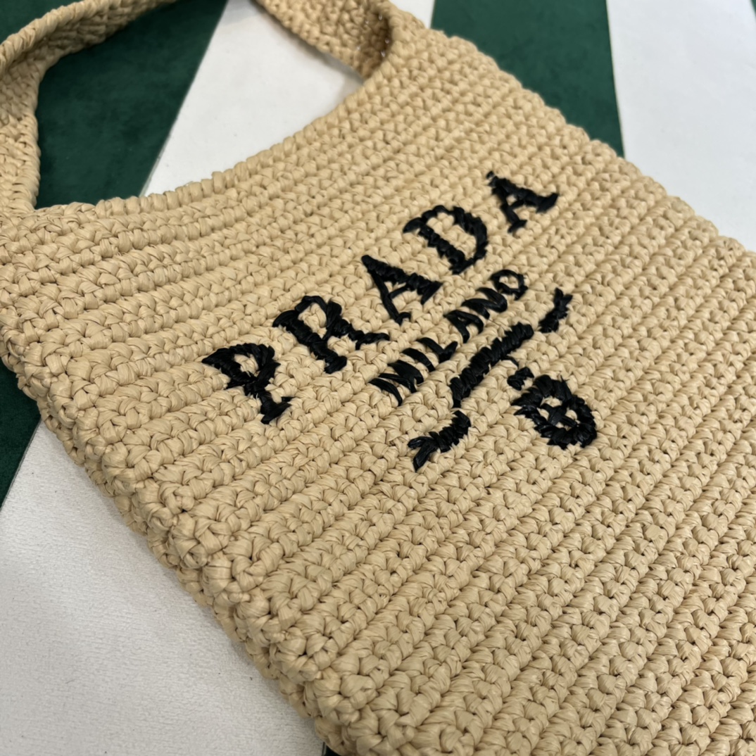 Pra*a crochet bag
