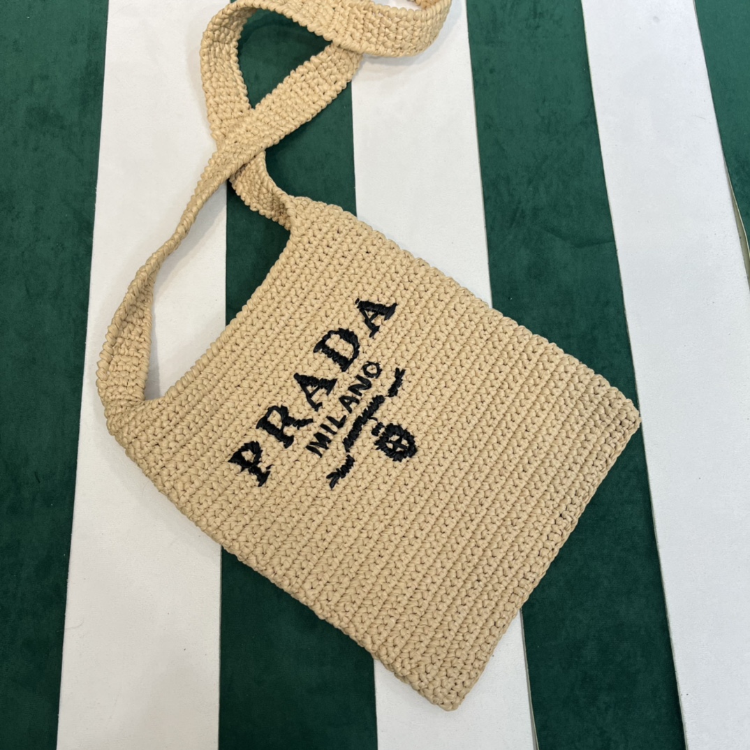 Pra*a crochet bag