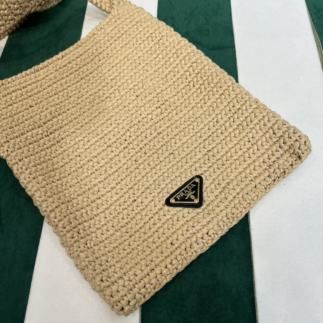 Pra*a crochet bag