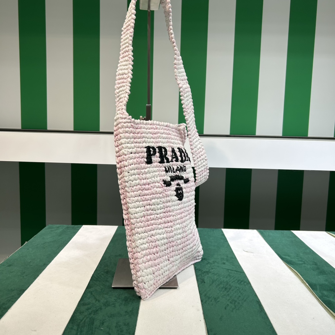Pra*a crochet bag