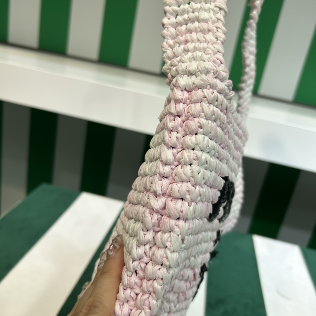 Pra*a crochet bag