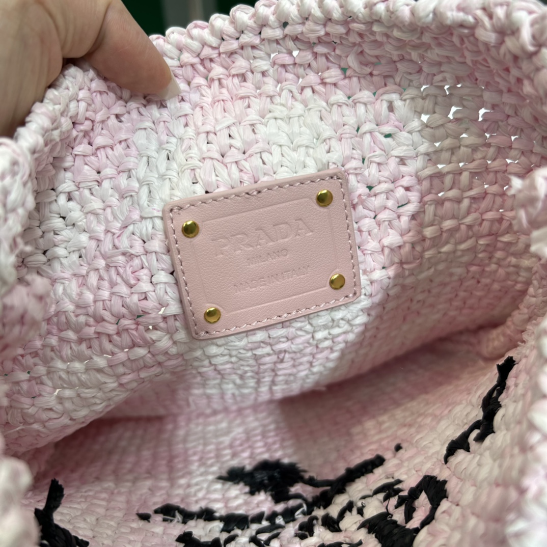 Pra*a crochet bag