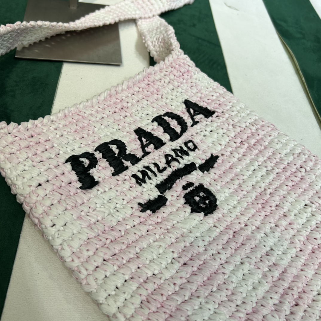 Pra*a crochet bag