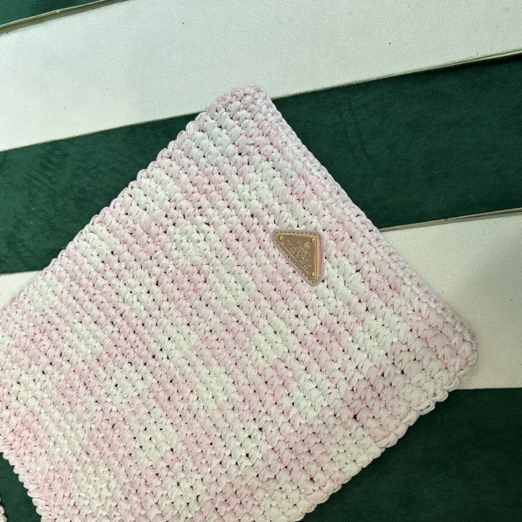 Pra*a crochet bag