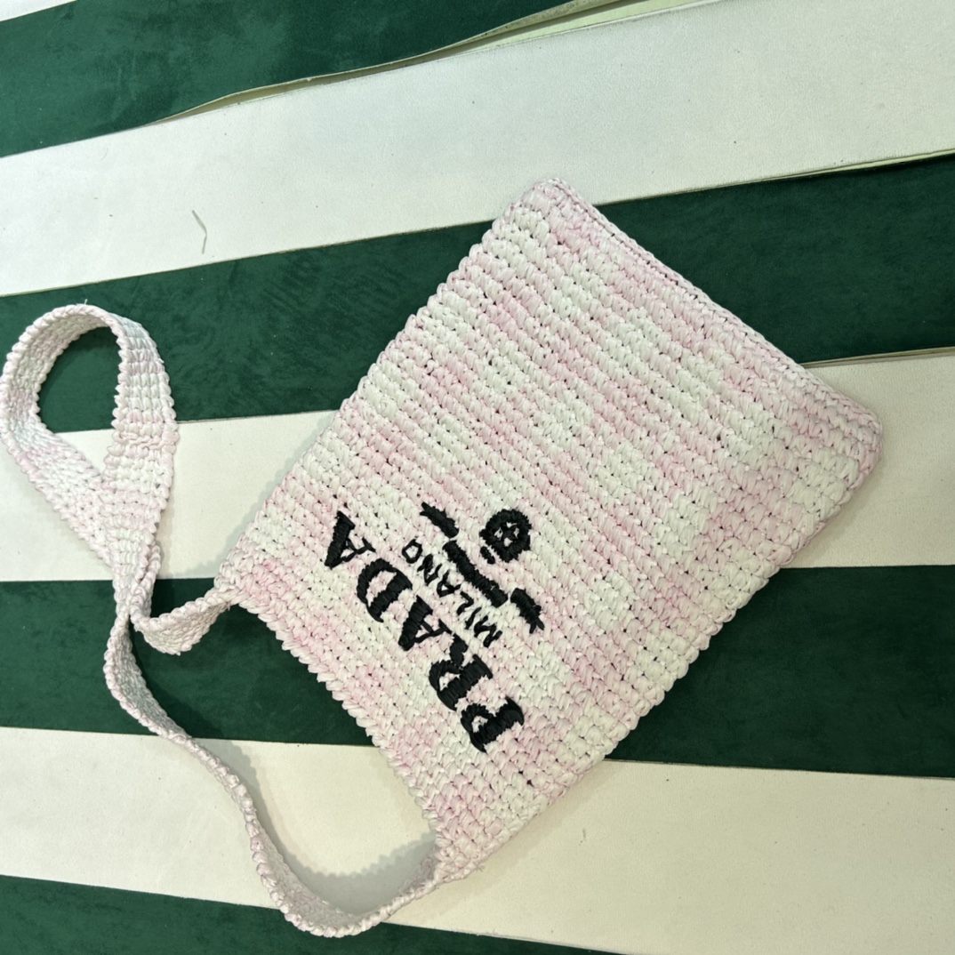Pra*a crochet bag