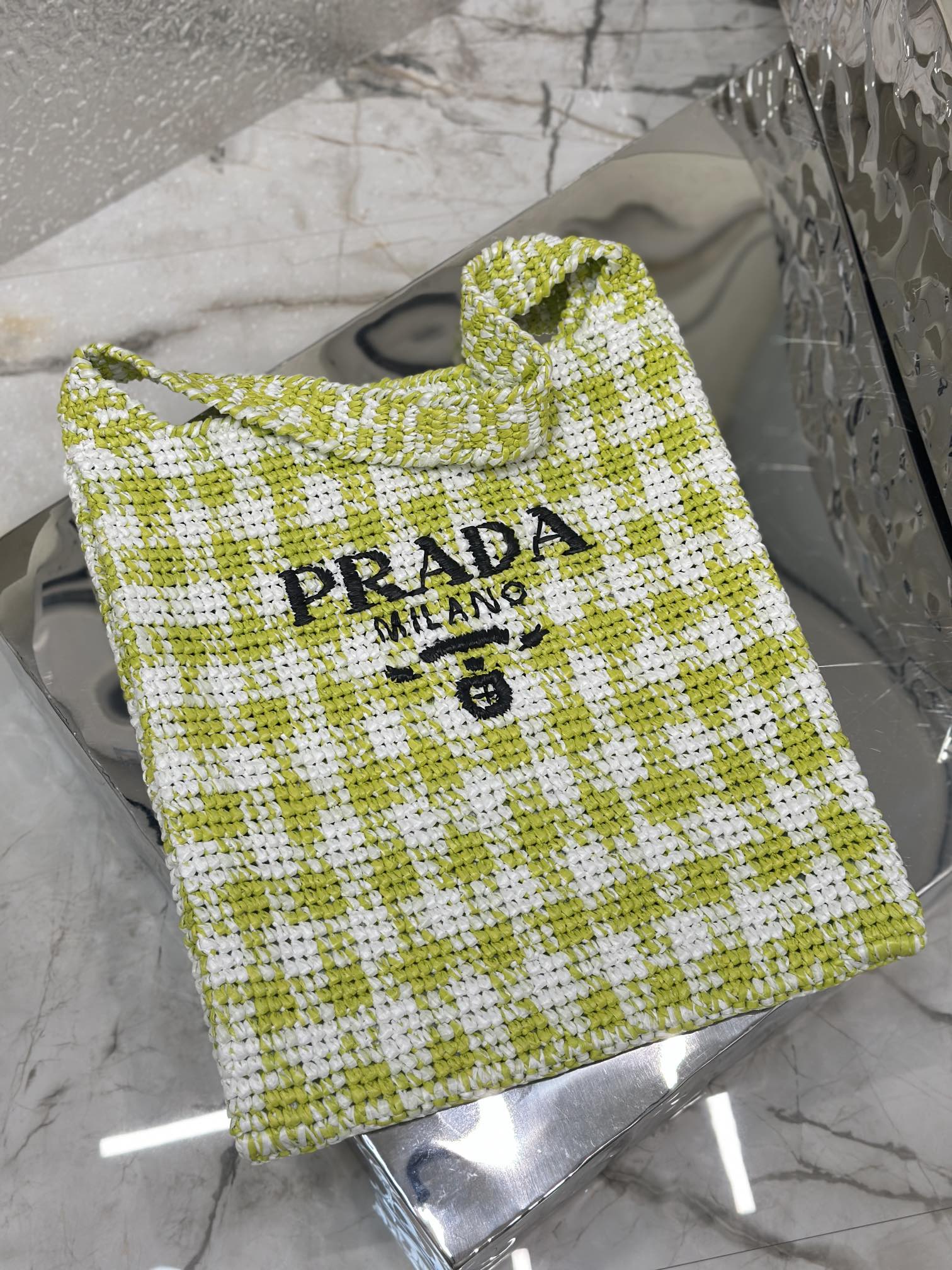 Pra*a crochet tote bag