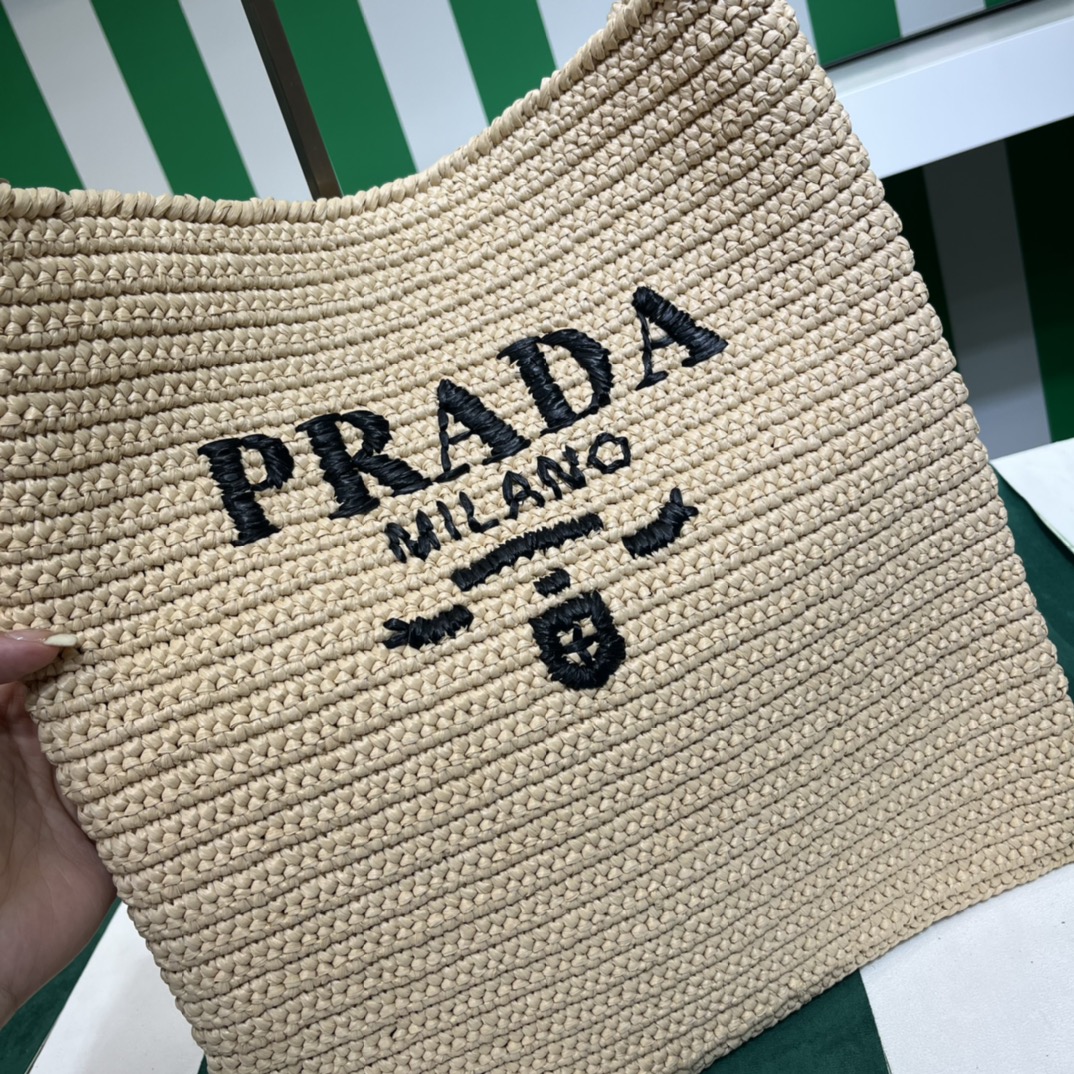 Pra*a crochet tote bag