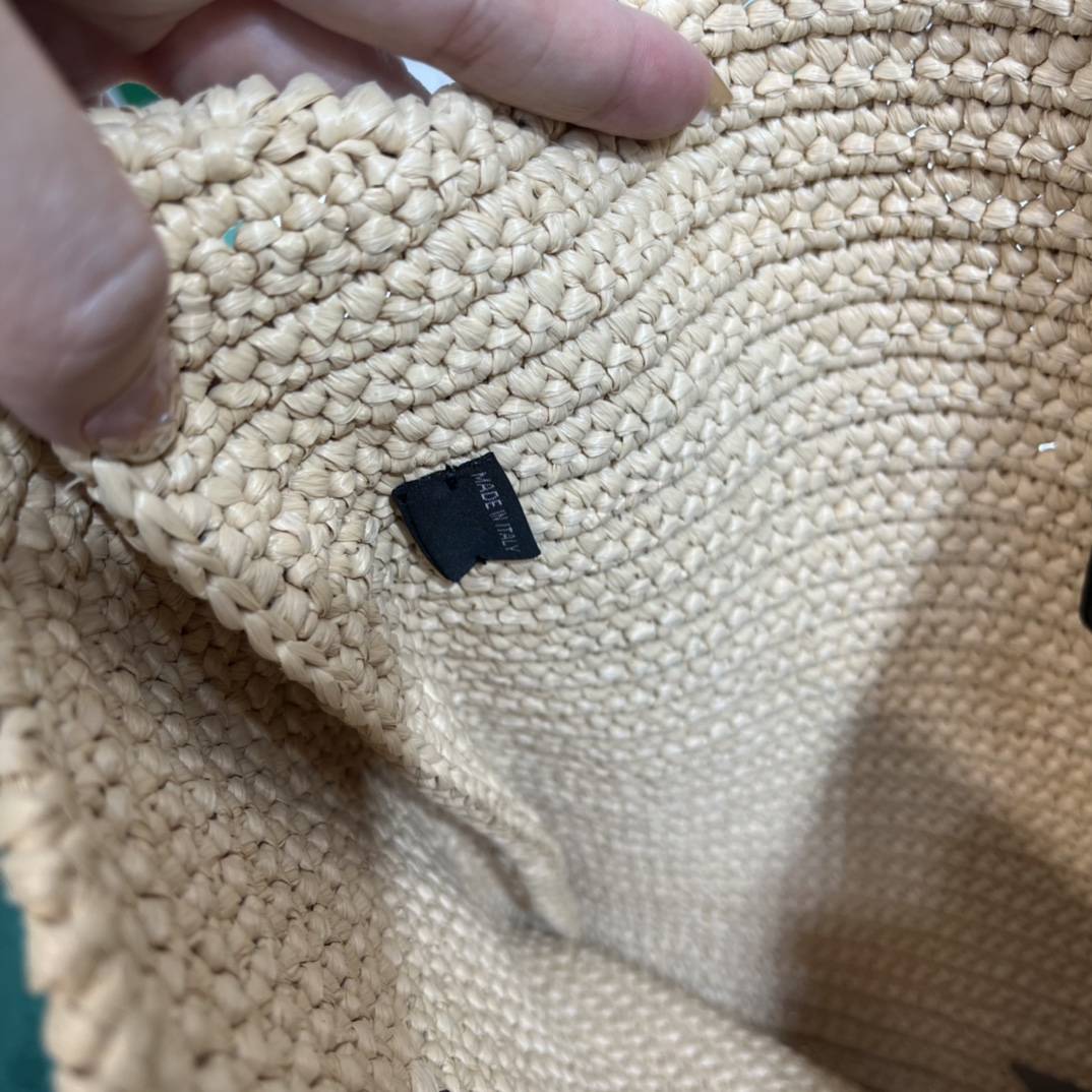 Pra*a crochet tote bag