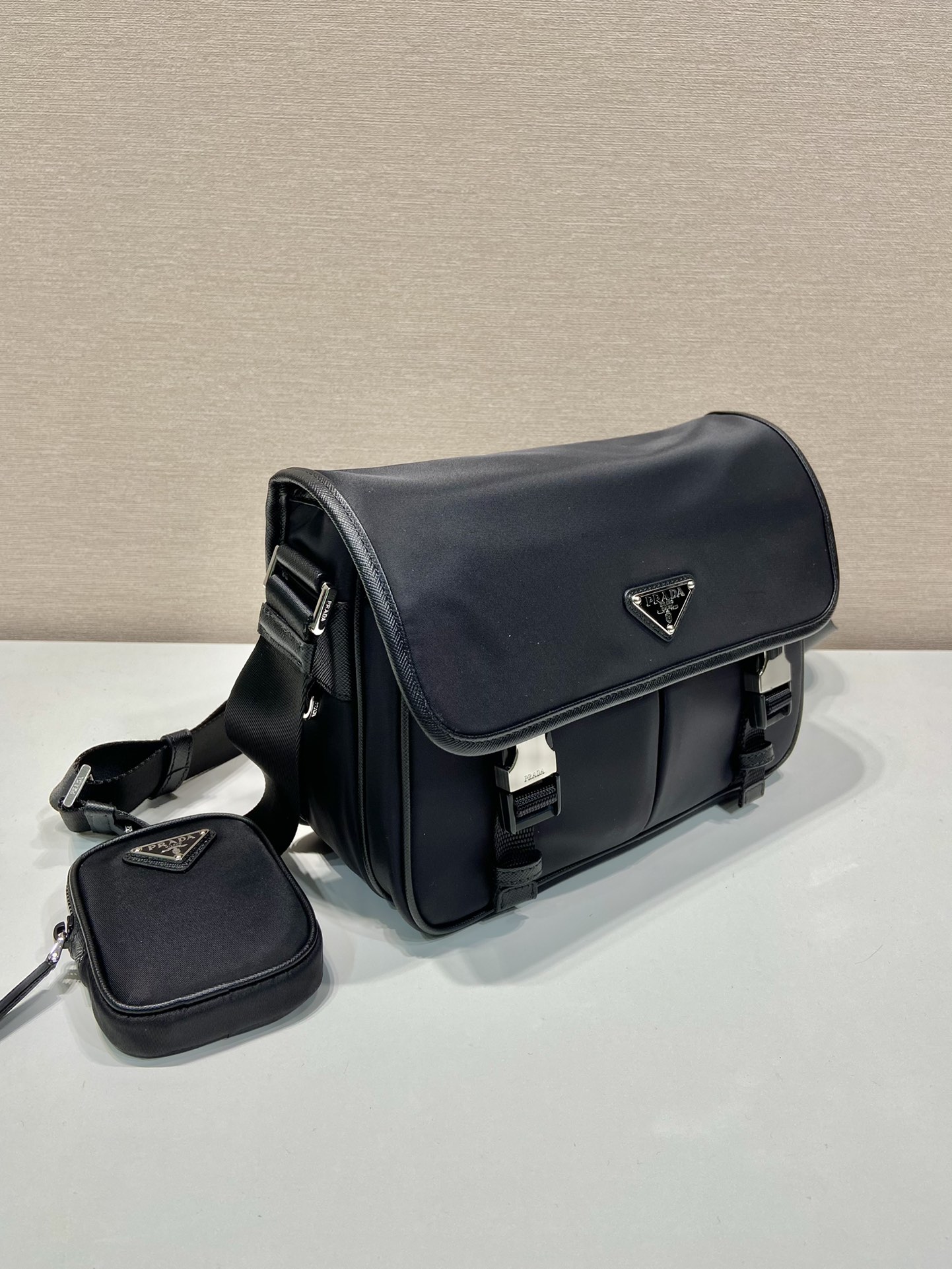 Pra*a messenger bag