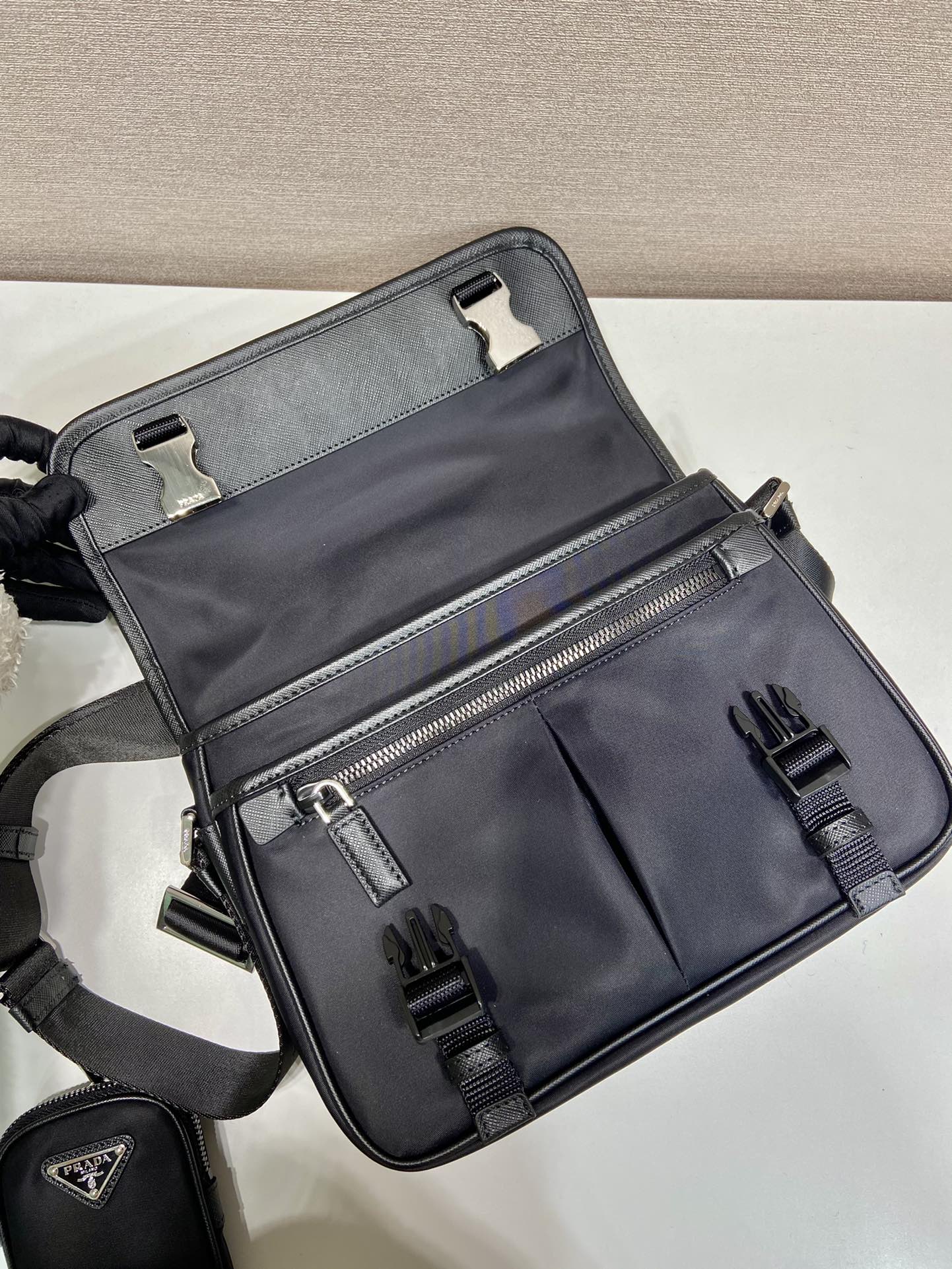 Pra*a messenger bag