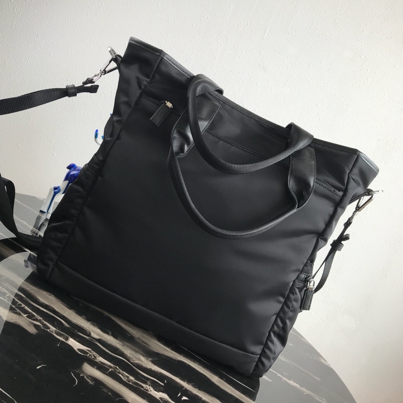 Pra*a tote bag