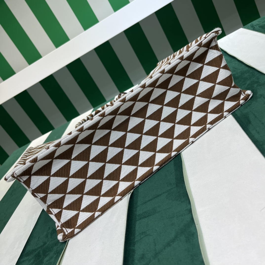 Pra*a symbole embroidered fabric tote bag