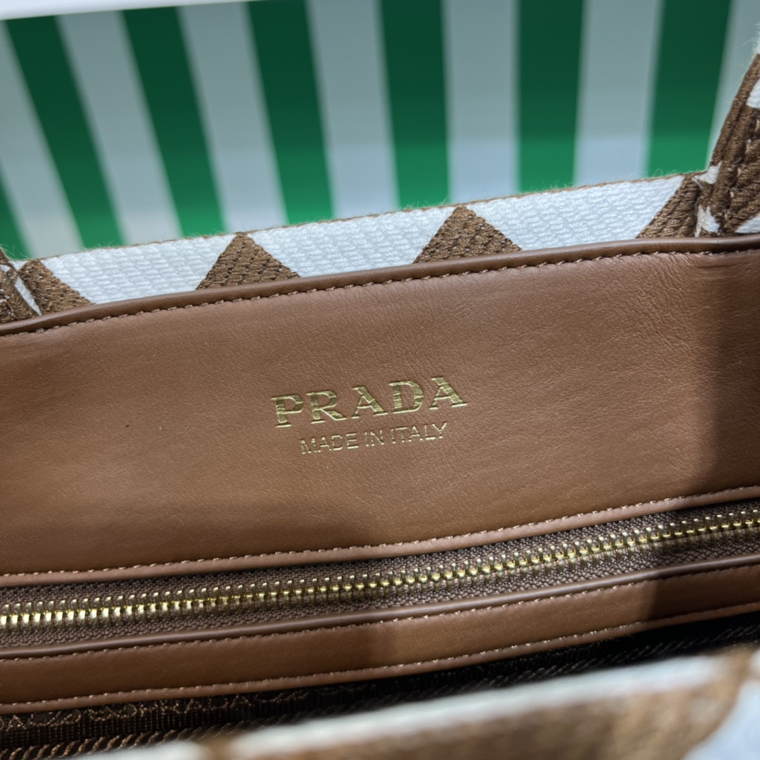 Pra*a symbole embroidered fabric tote bag