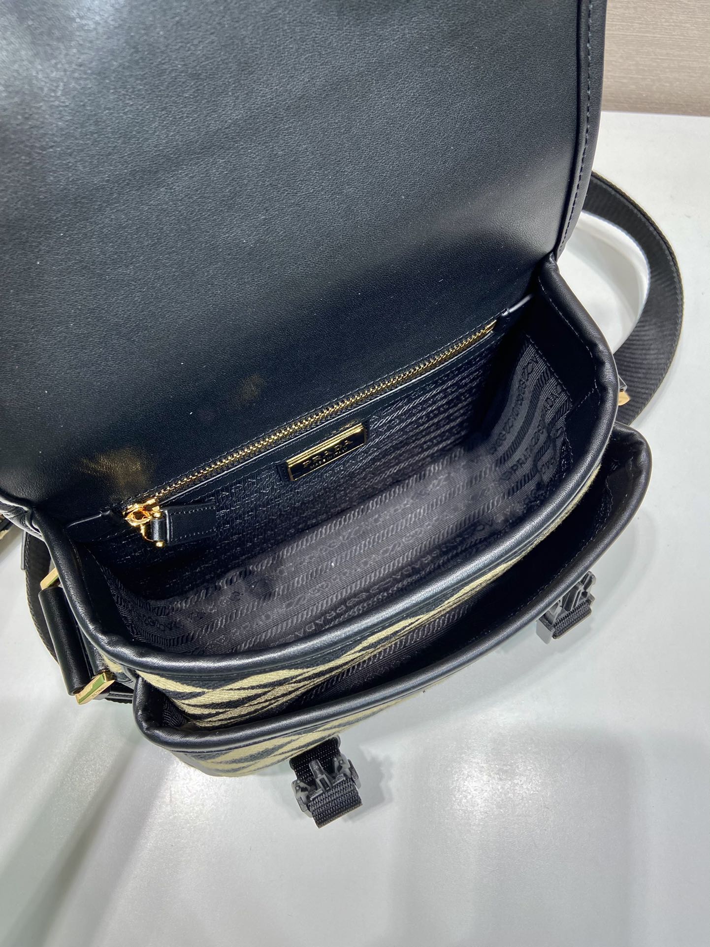 Pra*a shoulder bag