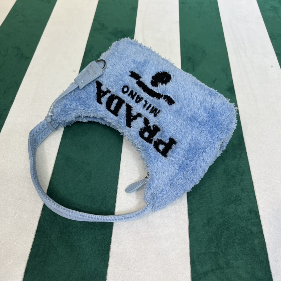 Pra*a re-edition 2000 hobo bag