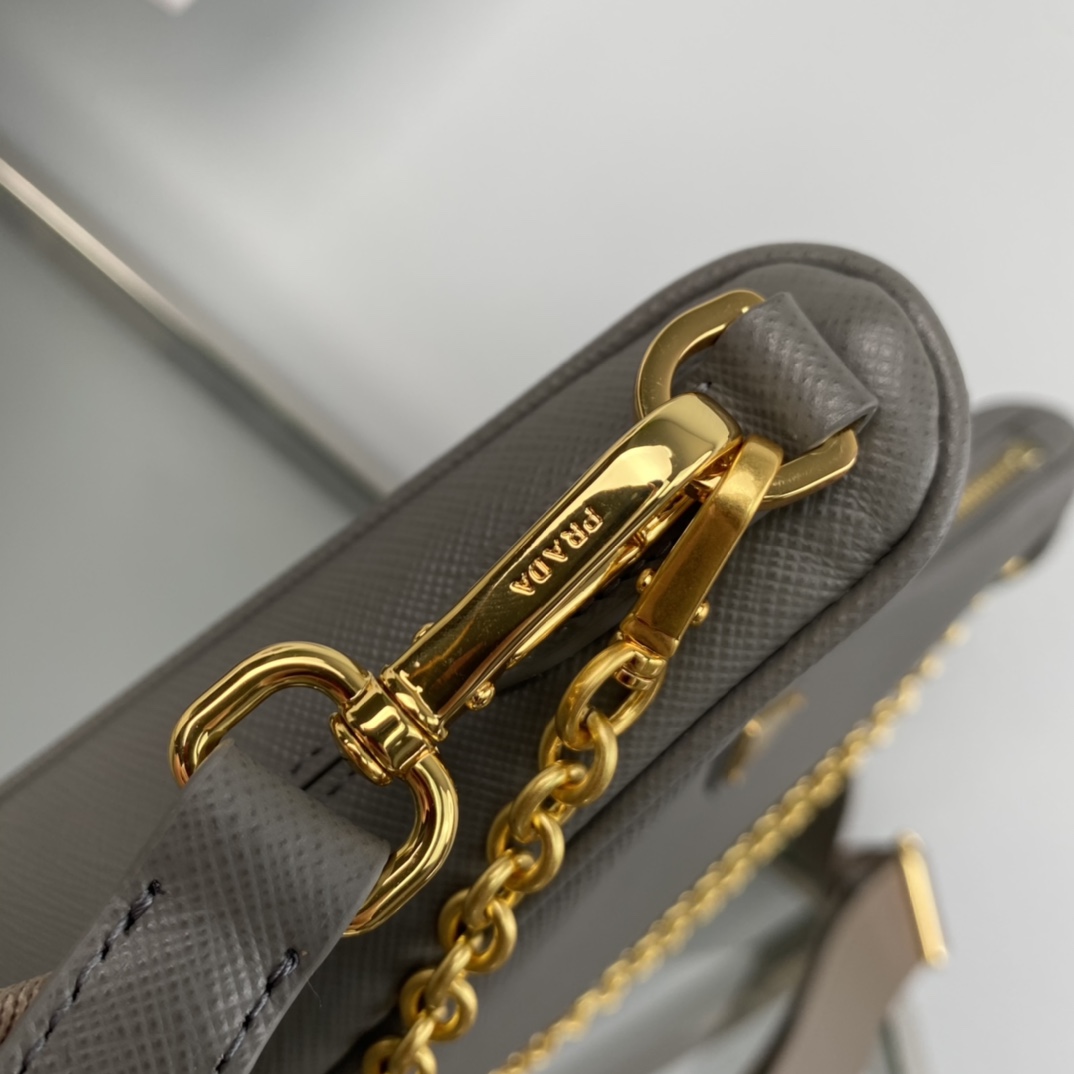 Pra*a re-edition 2005 saffiano leather bag