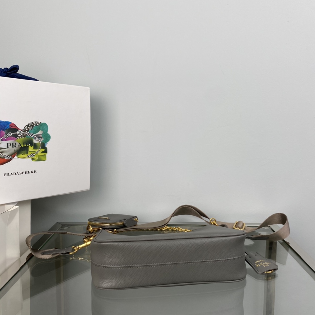 Pra*a re-edition 2005 saffiano leather bag