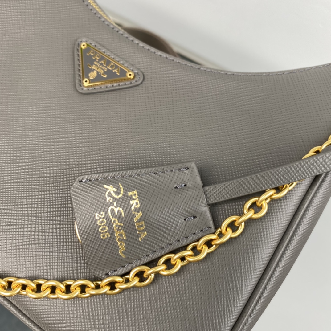 Pra*a re-edition 2005 saffiano leather bag
