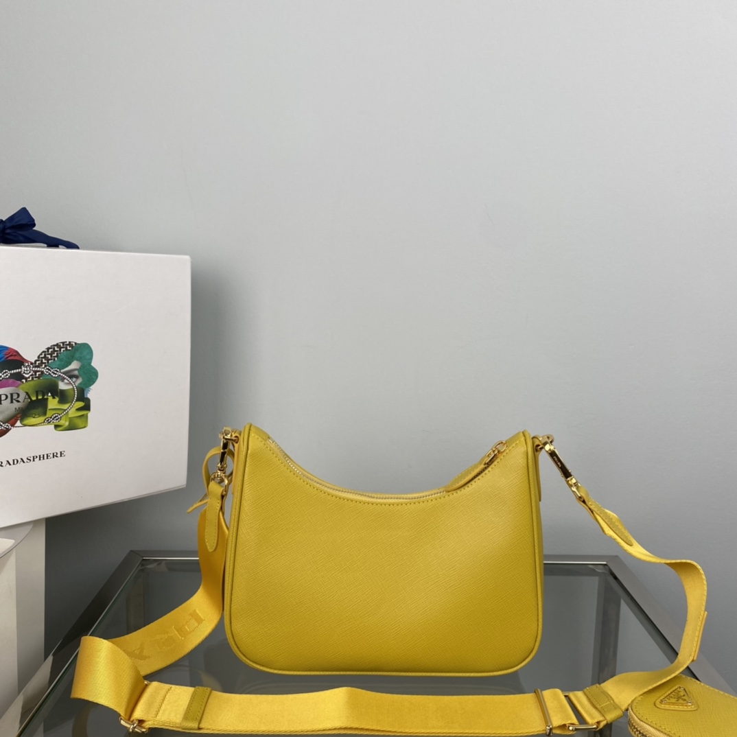 Pra*a re-edition 2005 saffiano leather bag