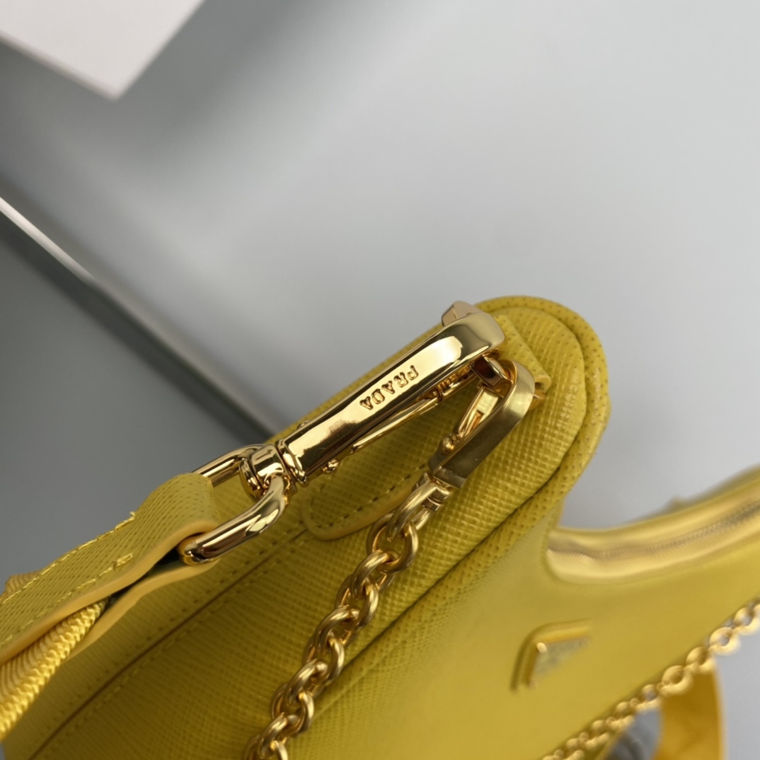 Pra*a re-edition 2005 saffiano leather bag