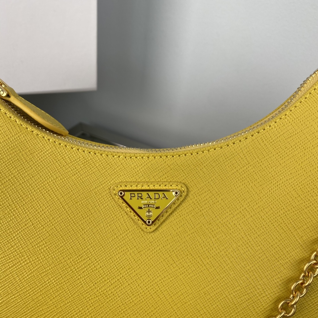 Pra*a re-edition 2005 saffiano leather bag