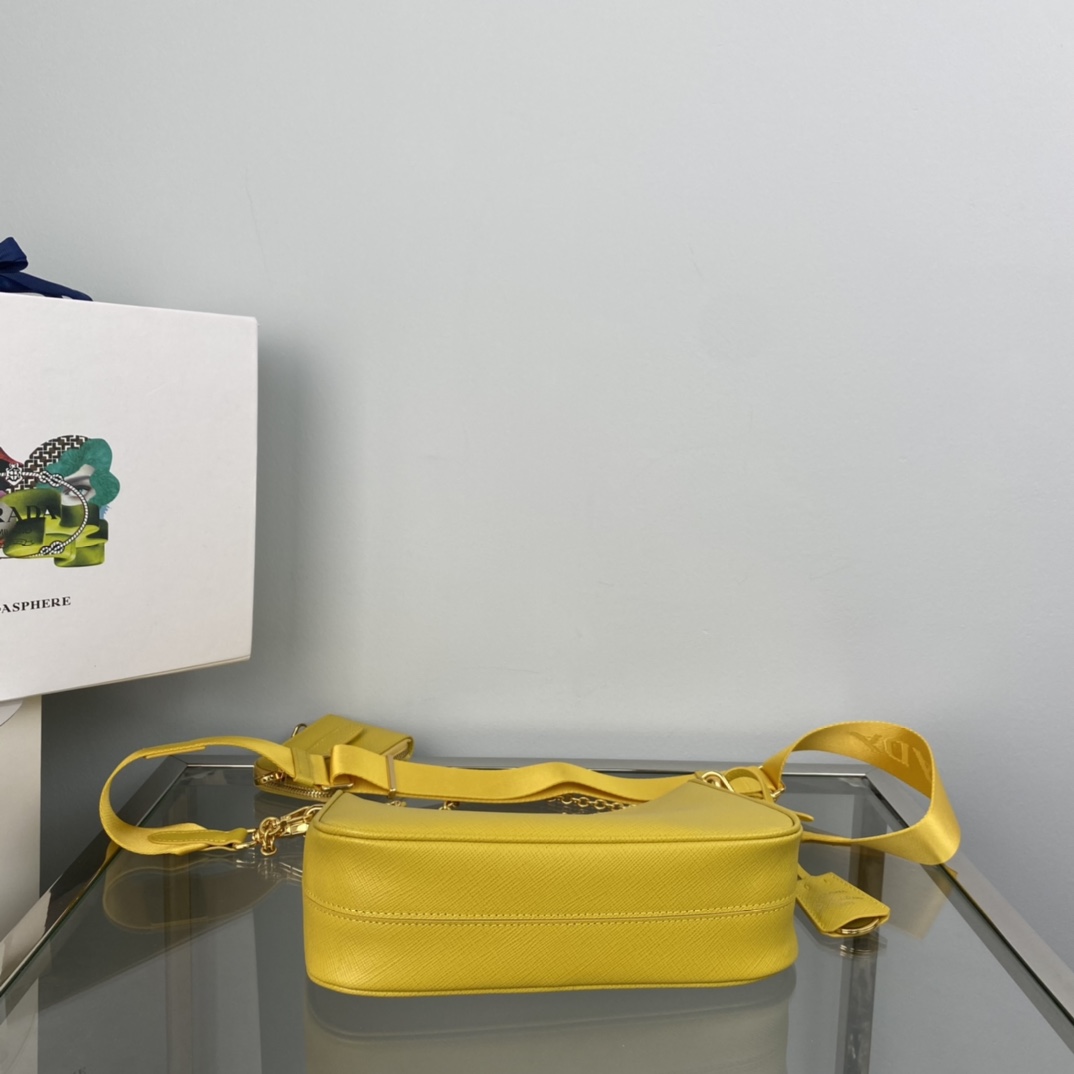 Pra*a re-edition 2005 saffiano leather bag