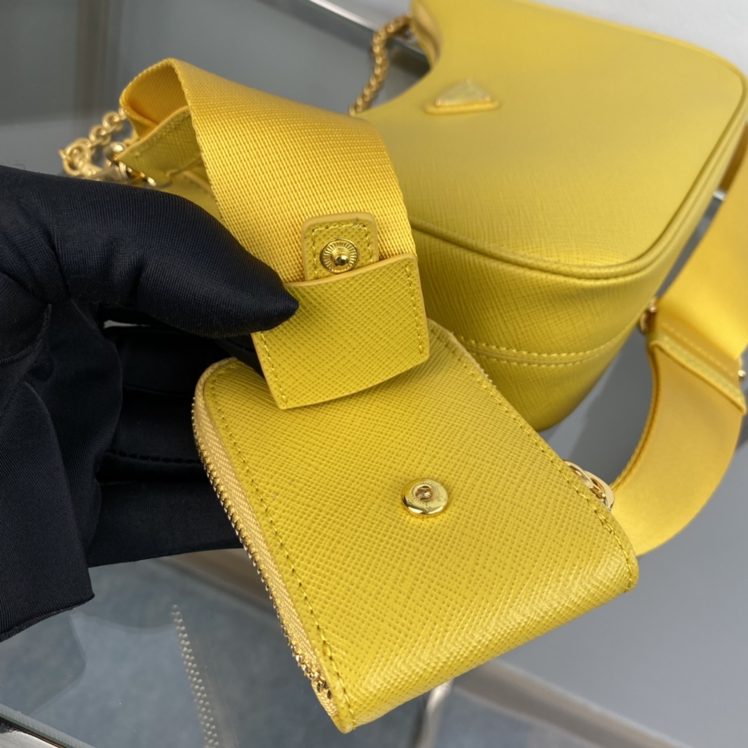 Pra*a re-edition 2005 saffiano leather bag