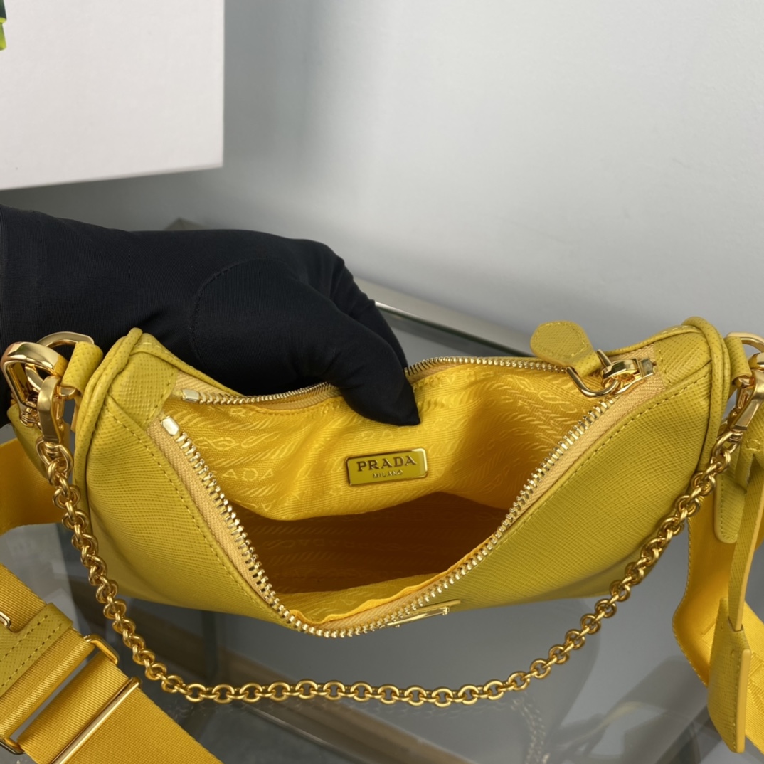 Pra*a re-edition 2005 saffiano leather bag