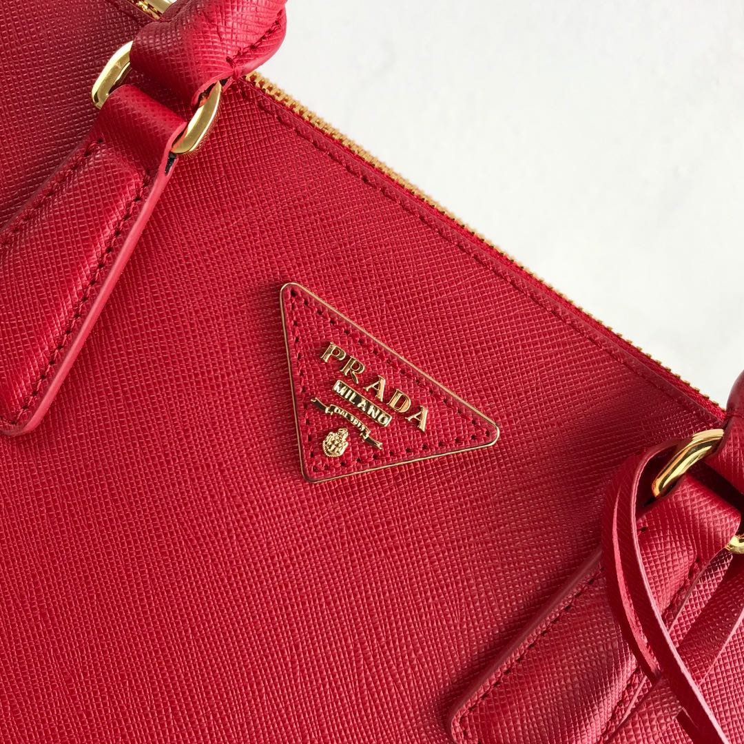 medium Pra*a galleria saffiano leather bag