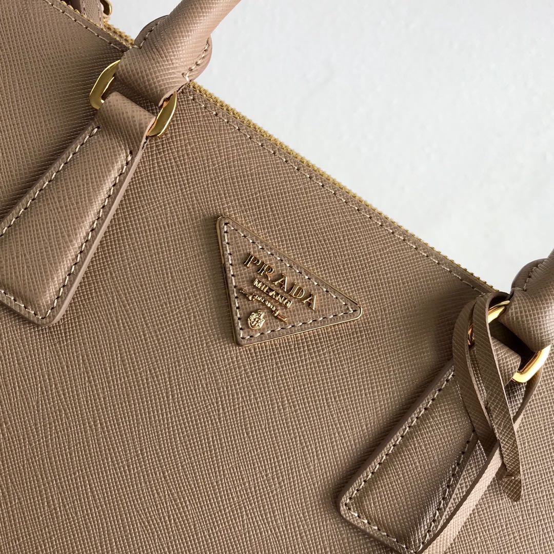 medium Pra*a galleria saffiano leather bag