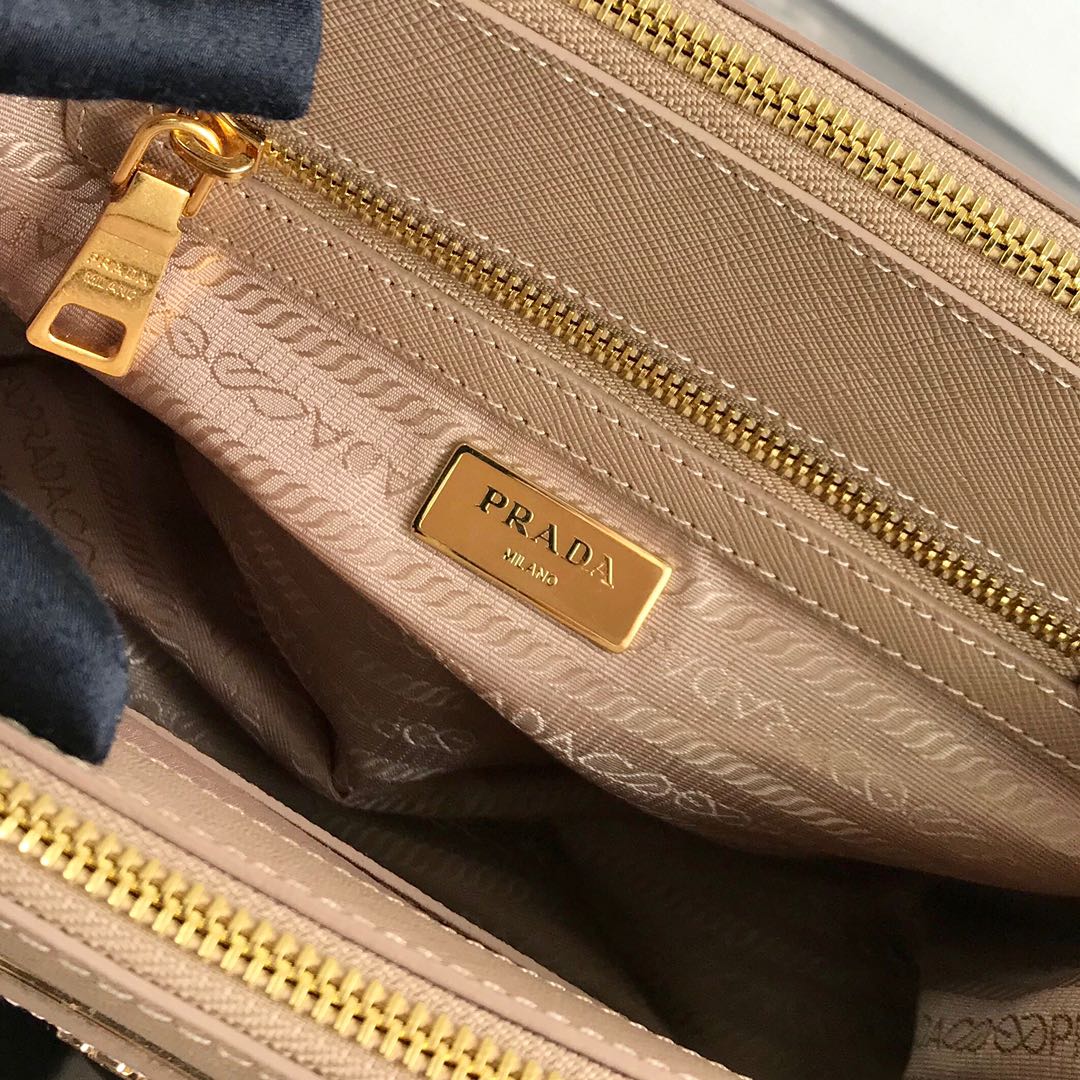 medium Pra*a galleria saffiano leather bag