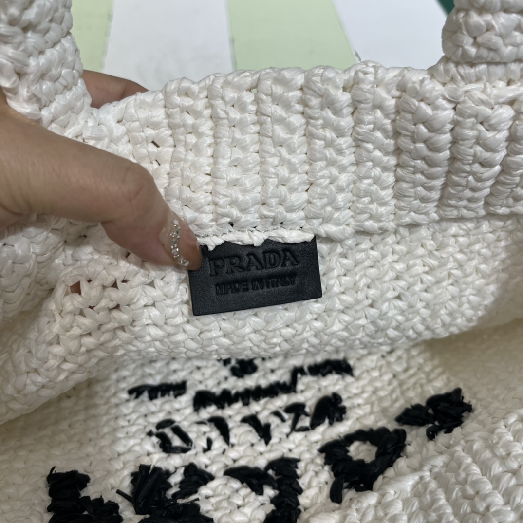 Pra*a small crochet tote bag