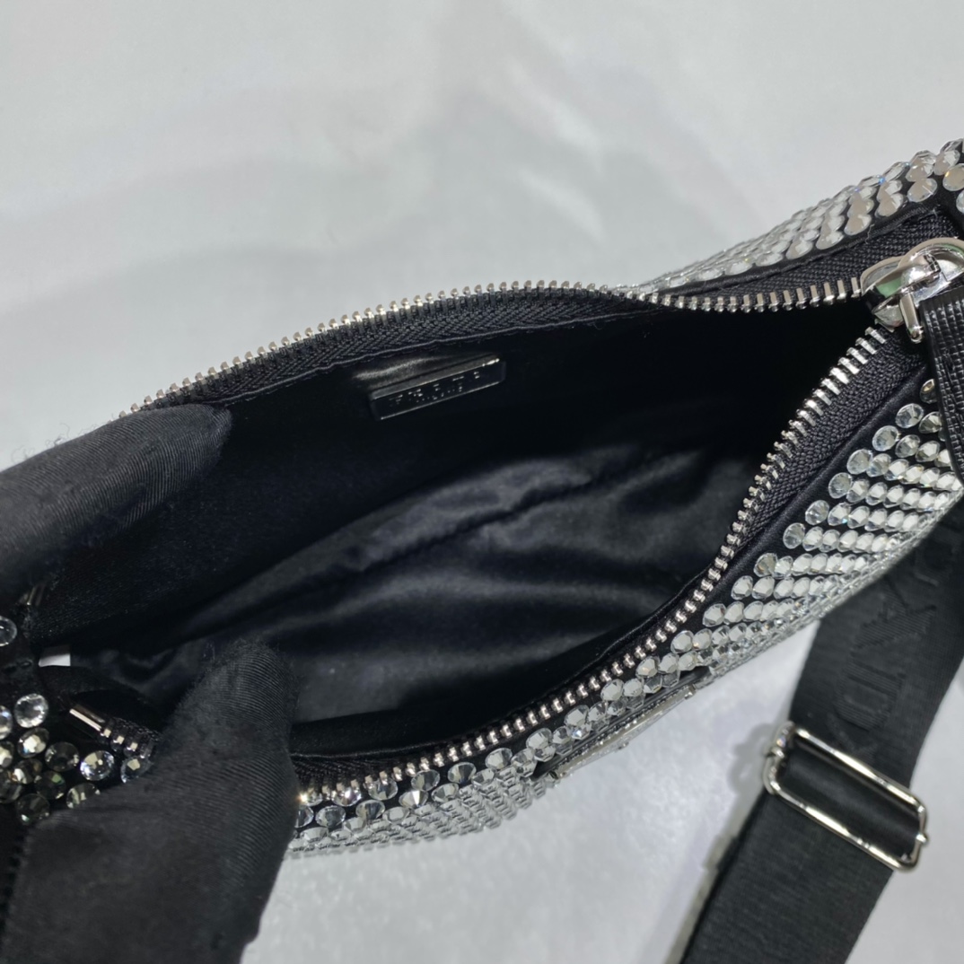 Pra*a re-edition 2005 bag