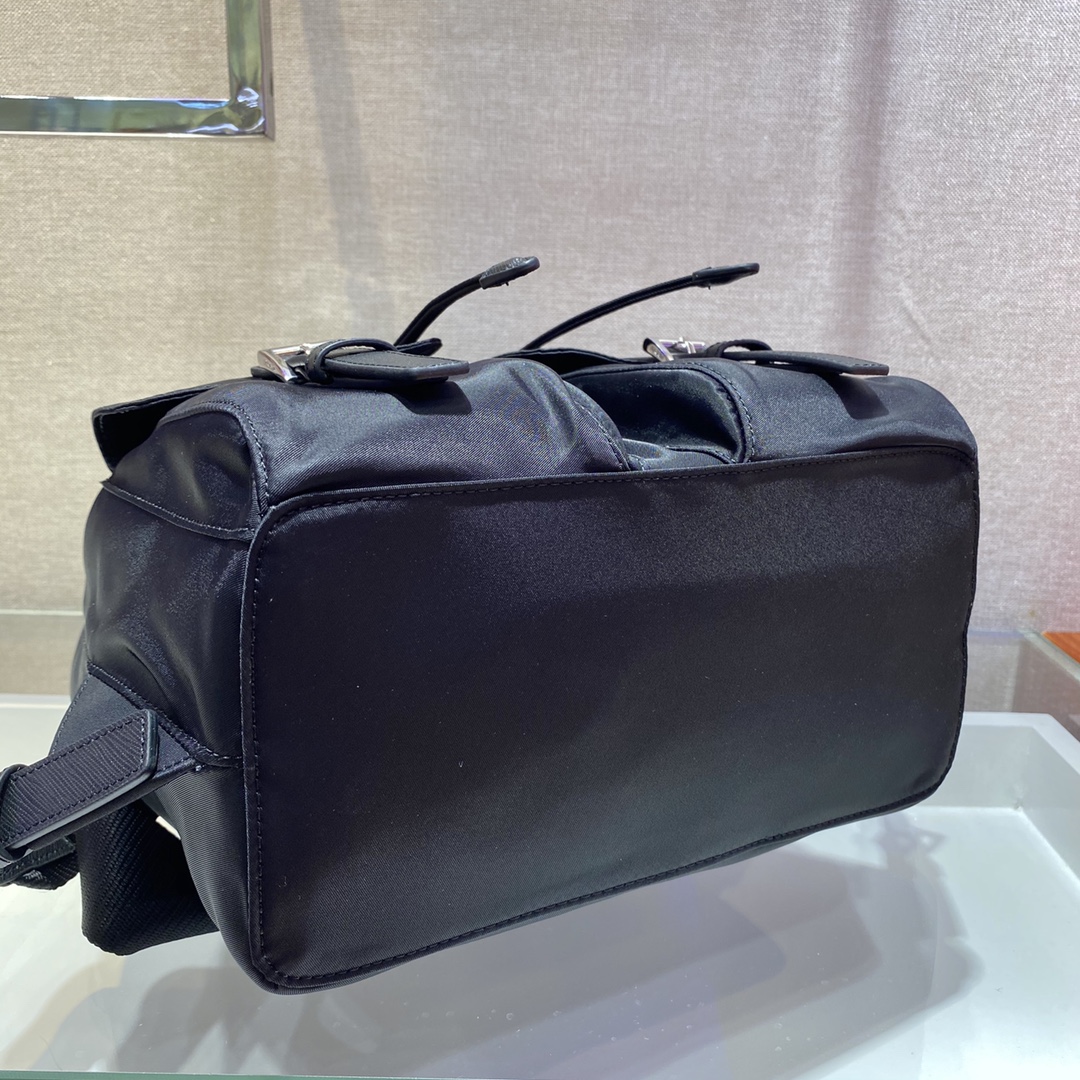 Pra*a small  backpack