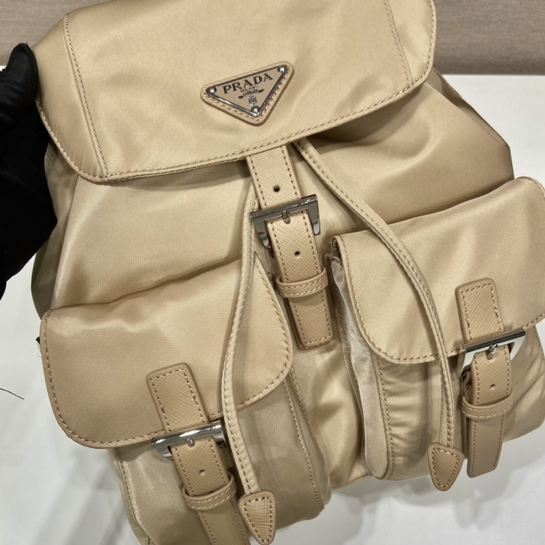 Pra*a small  backpack