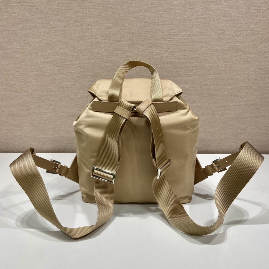 Pra*a small  backpack