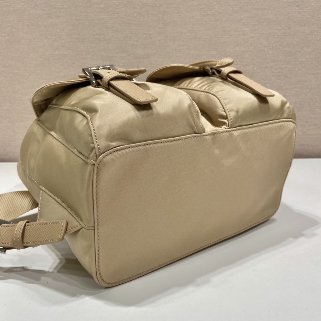 Pra*a small  backpack