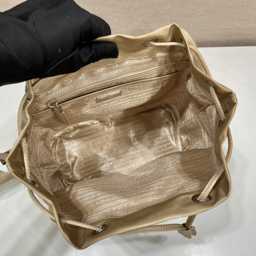 Pra*a small  backpack