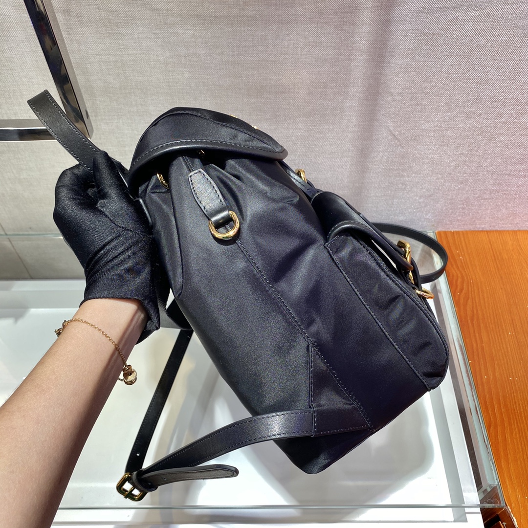 Pra*a small  backpack