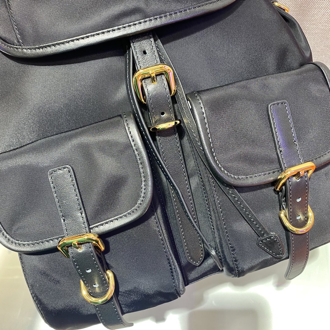 Pra*a small  backpack