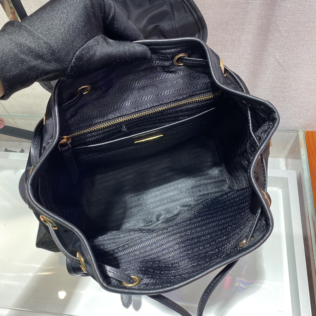 Pra*a small  backpack