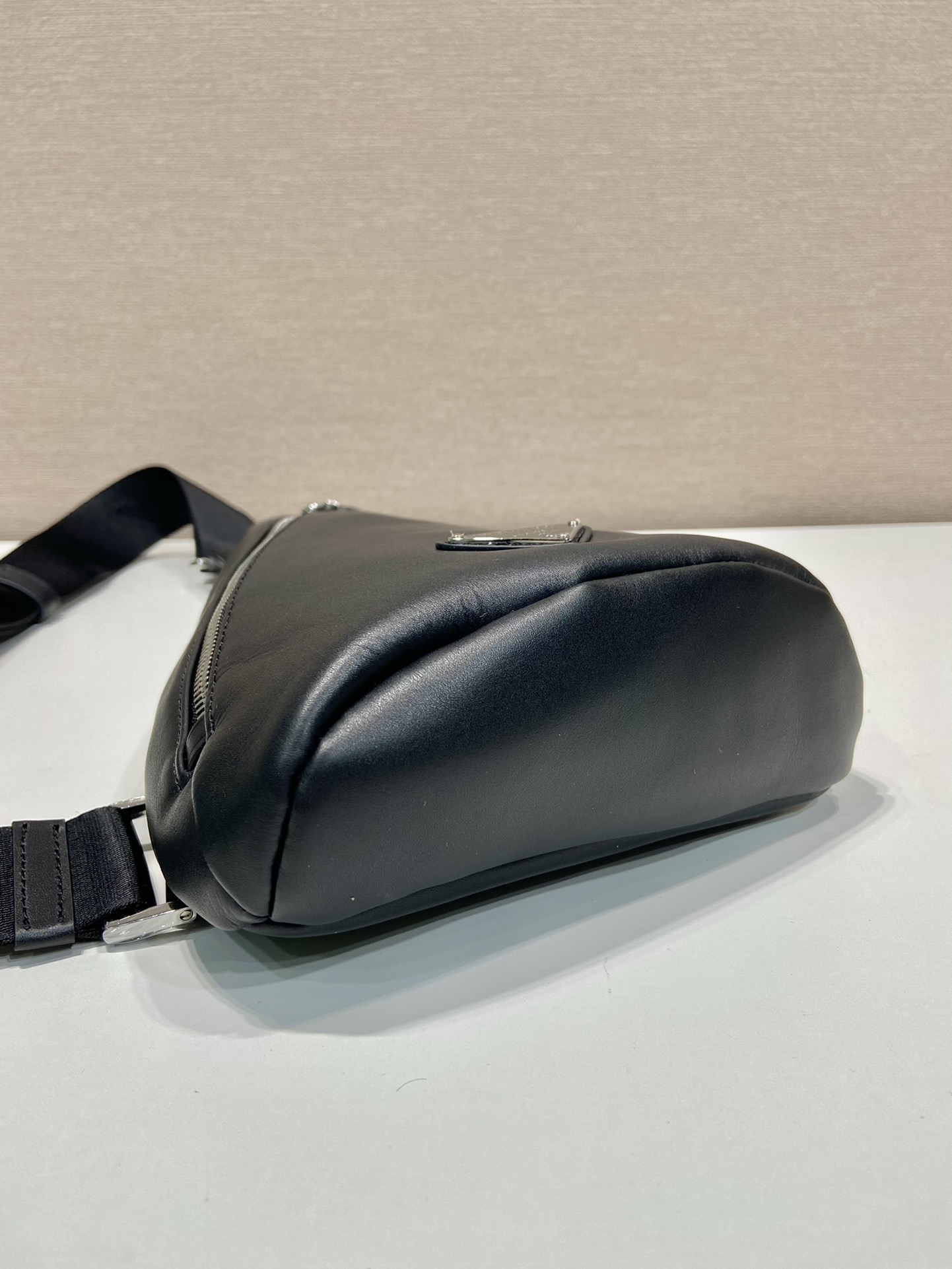 Pra*a cross leather bag