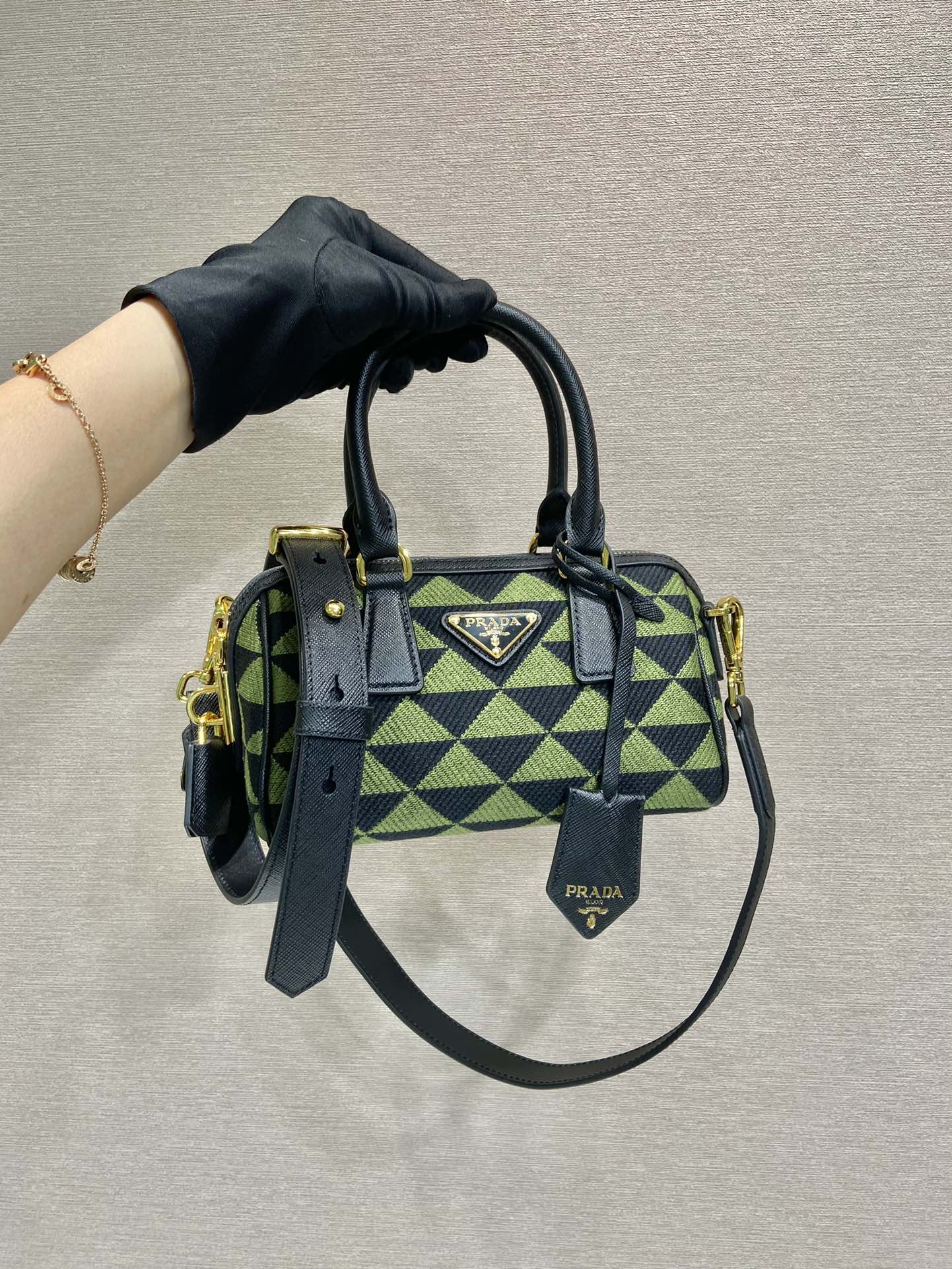 Pra*a boston bag