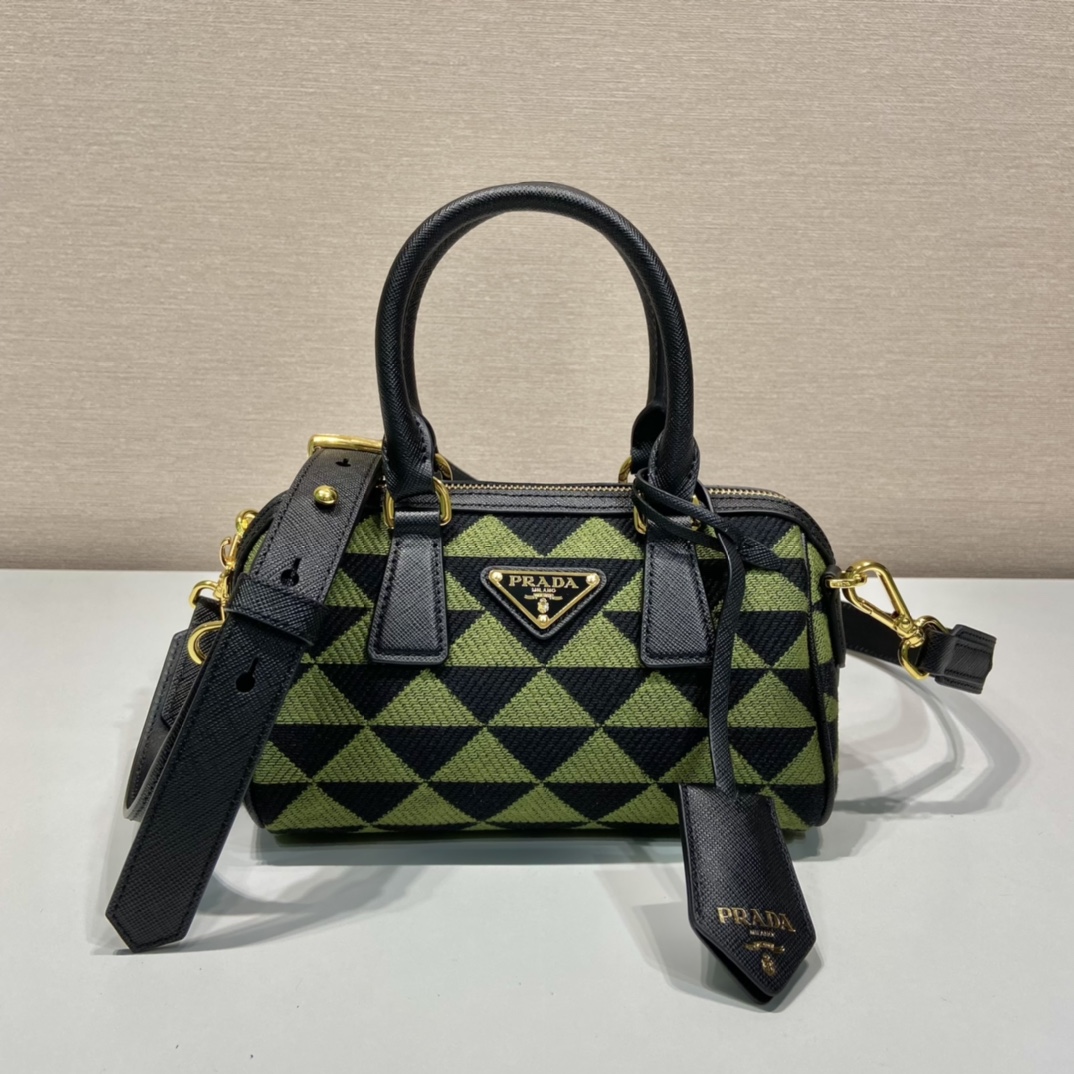Pra*a boston bag