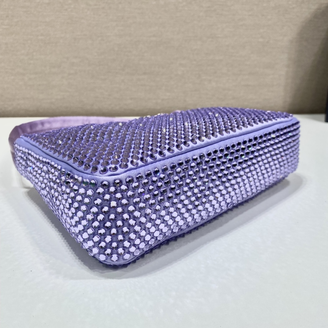 Pra*a hobo bag
