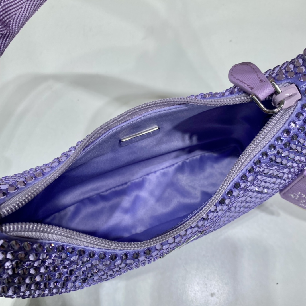Pra*a hobo bag