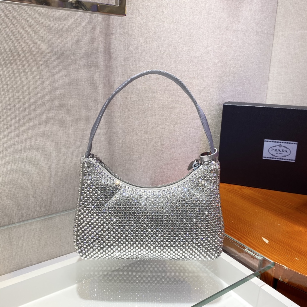 Pra*a hobo bag