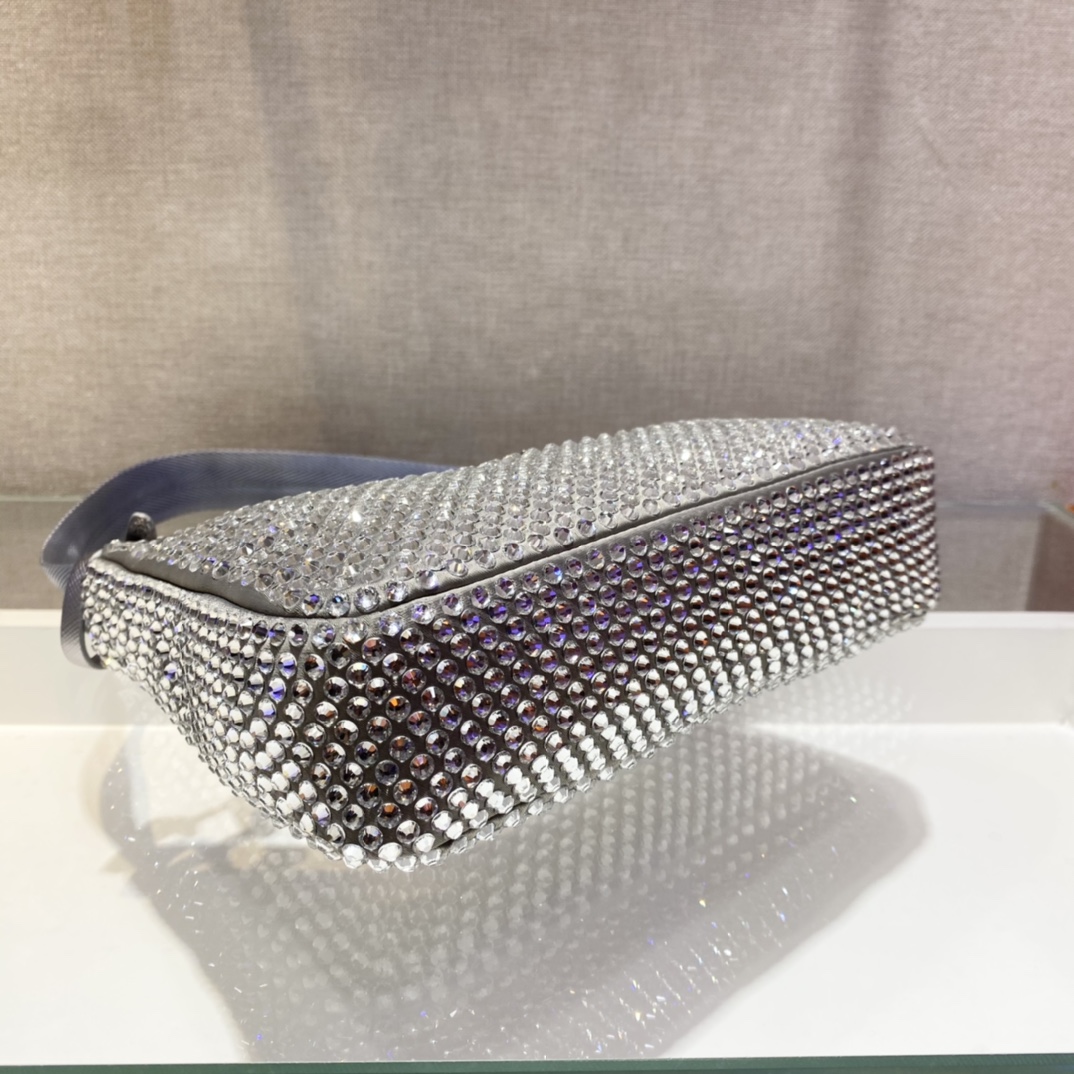 Pra*a hobo bag