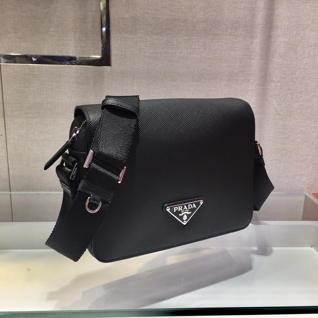 Pra*a messenger bag